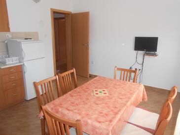 Ferienwohnungen mit Parkplatz Raslina, Krka - 16702