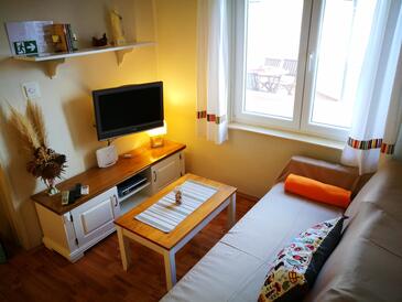 Betina, Living room in the apartment, air condition available and WiFi.