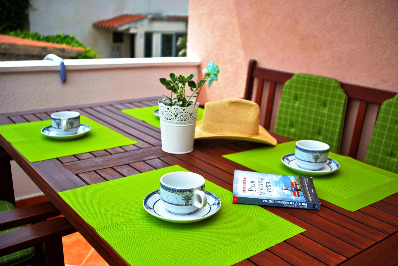 A-16742-a - Alloggi privati - Appartamenti accanto al mare Betina, Morter - Murter