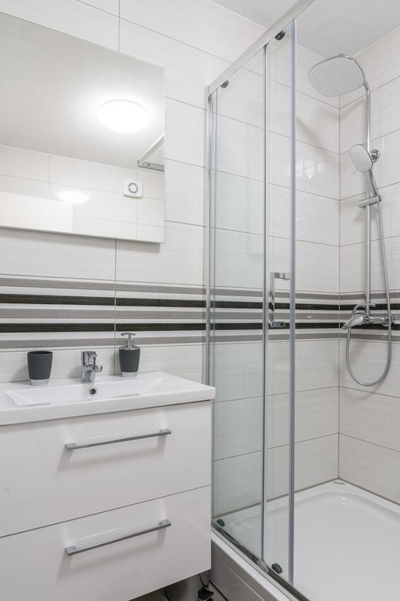 A-16762-a - Alloggi privati - Appartamenti accanto al mare Arbanija, Bua - Čiovo