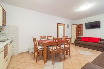 Apartments with parking space Vir - 16768