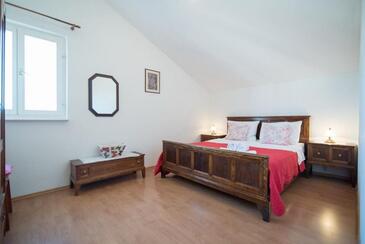 Family-friendly apartments with swimming pool Supetar, Brač - 16774