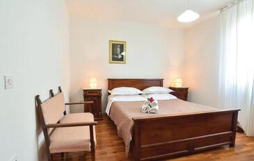 Lejligheder med pool egnet til familier med børn Supetar, Brac - 16774