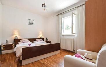 Lejligheder med pool egnet til familier med børn Supetar, Brac - 16774