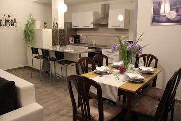 Apartments with parking space Fažana - 16808