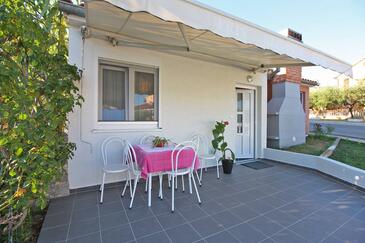 Apartments with parking space Fažana - 16808