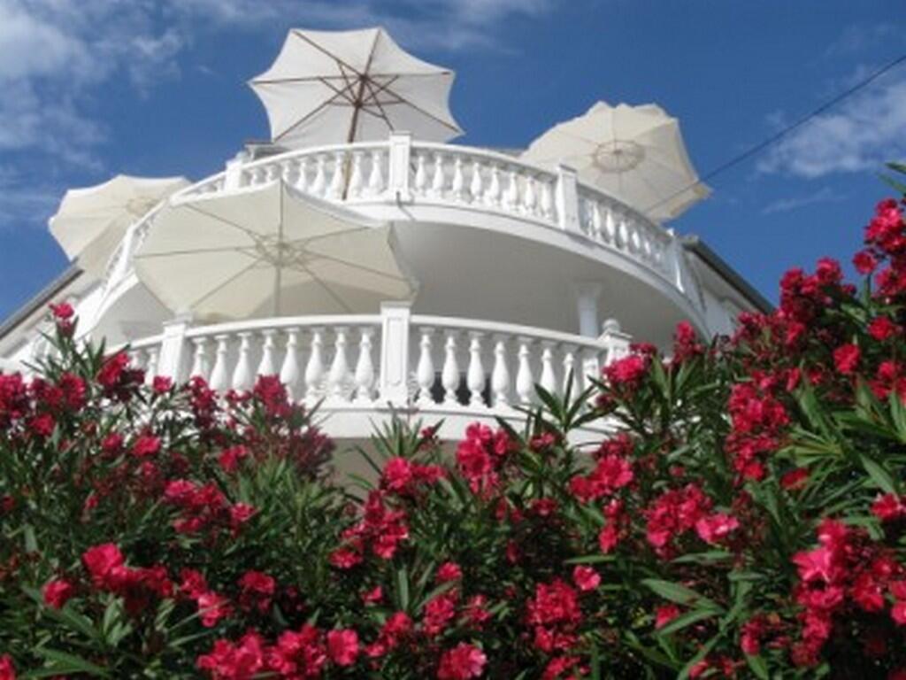 Property - Apartments with a parking space Barbat, Rab