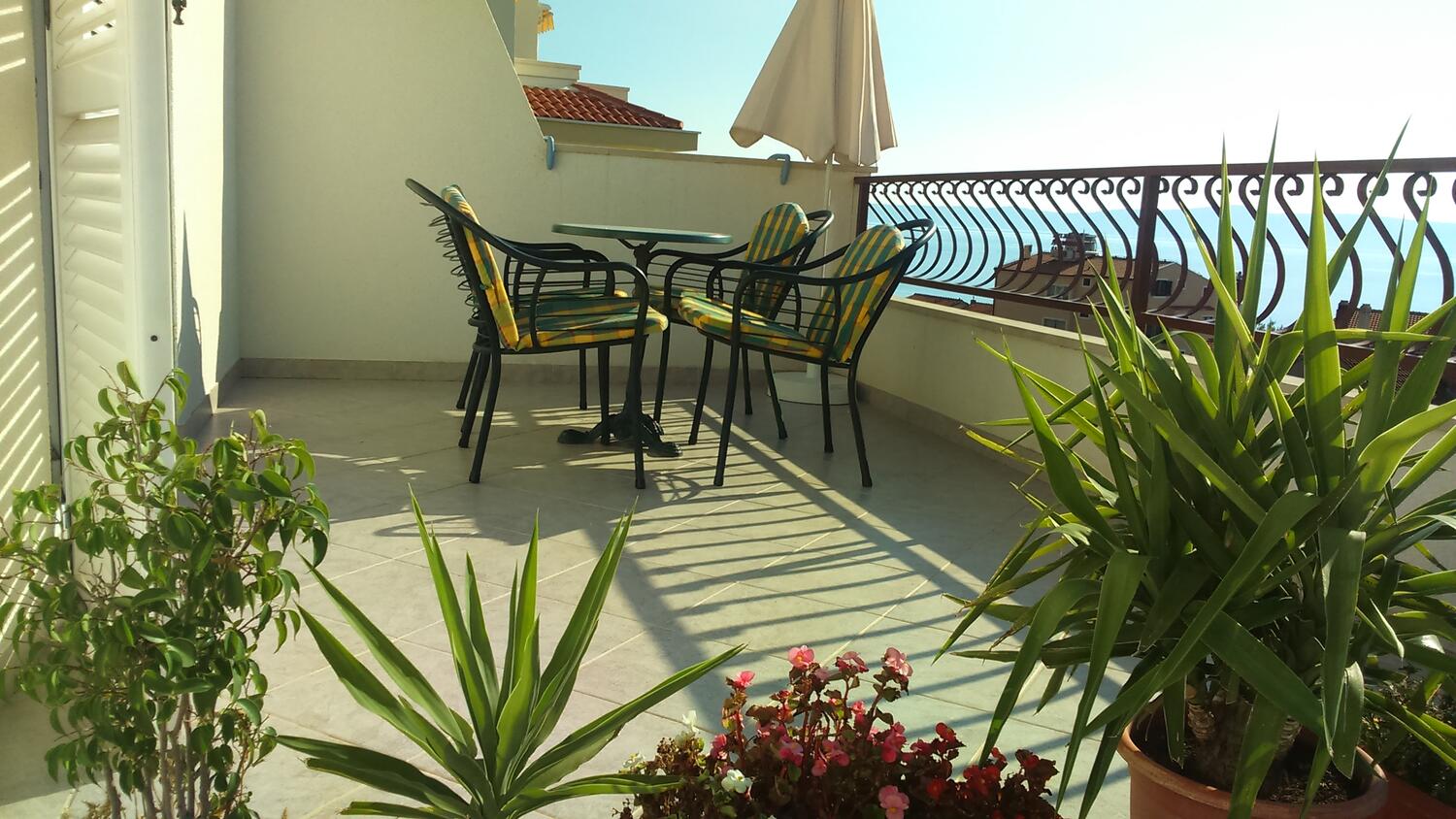 Apartments by the sea Tučepi, Makarska - 16830