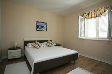 Family friendly house with a swimming pool Sumartin, Brač - 16842