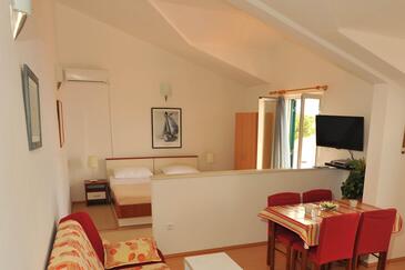 Apartmani uz more s bazenom Sutivan, Brač - 16846