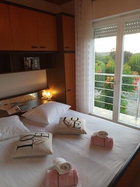 Appartamenti con piscina per famiglie Kampor, Arbe - Rab - 16865