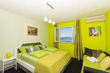 Apartamenty z basenem dla rodzin z dziećmi Okrug Gornji, Ciovo - 16893