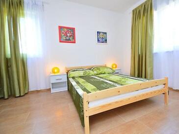 Ferienwohnungen am Meer Bilice, Krka - 16904