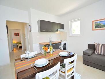 Ferienwohnungen am Meer Bilice, Krka - 16904