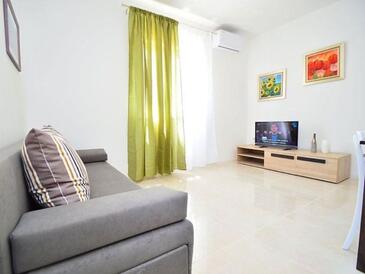 Ferienwohnungen am Meer Bilice, Krka - 16904