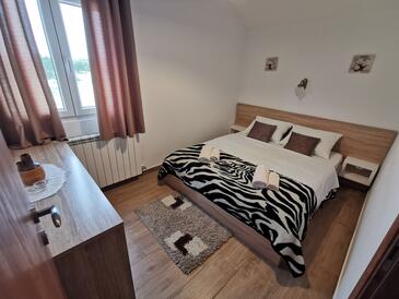 Apartments with parking space Vodice - 16944