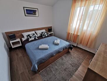 Apartments with parking space Vodice - 16944