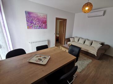 Apartments with parking space Vodice - 16944