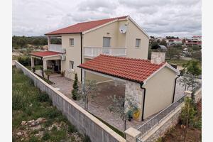 Appartements avec parking Vodice - 16944