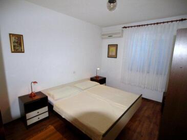 Apartmaji s parkingom Barbat, Rab - 16992