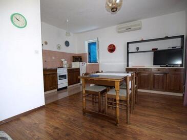 Apartmani s parkingom Barbat, Rab - 16992