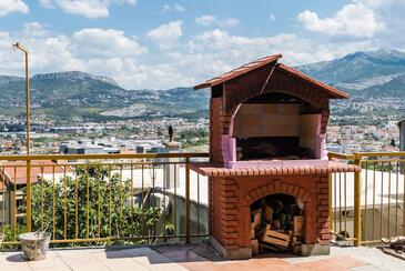 Apartments with parking space Split - 16993