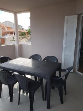 Apartments with parking space Novi Vinodolski - 16998