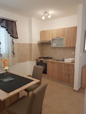 Apartments with parking space Novi Vinodolski - 16998