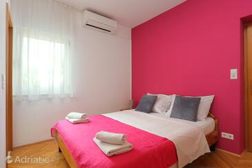 Apartmanok a tenger mellett Poljica, Trogir - 16999