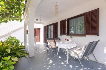 Apartments and rooms with parking space Njivice, Krk - 17010
