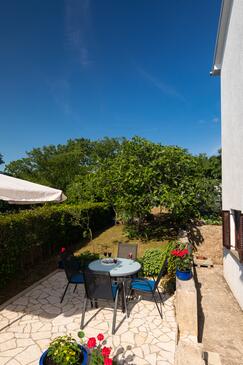 Apartments and rooms with parking space Njivice, Krk - 17010