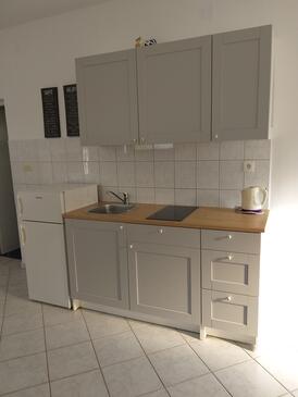 Ferienwohnungen und Zimmer mit Parklplatz Njivice, Krk - 17010