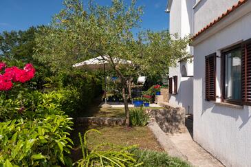 Apartmaji in sobe s parkingom Njivice, Krk - 17010