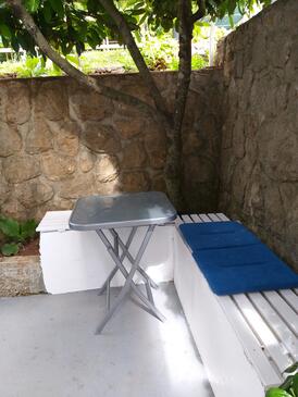 Apartmaji in sobe s parkingom Njivice, Krk - 17010