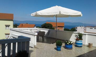 Leiligheter og rom med parkering Njivice, Krk - 17010