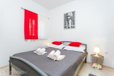 Ferienwohnungen mit Parkplatz Marina, Trogir - 17013