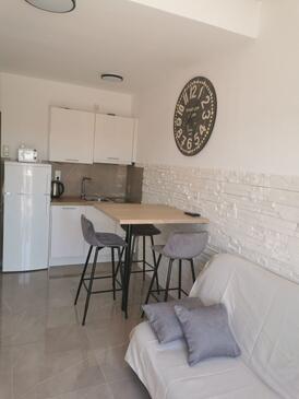 Apartments with parking space Okrug Gornji, Čiovo - 17032