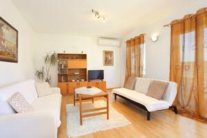 Apartamento de tres habitaciones Podstrana Apartamento de tres habitaciones Podstrana, Split (A-17053-b)