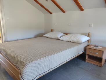 Apartments with parking space Vinišće, Trogir - 17062