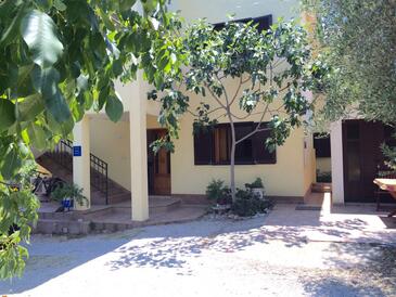 Ferienwohnungen mit Parkplatz Vinisce, Trogir - 17062 Adriatic.hr