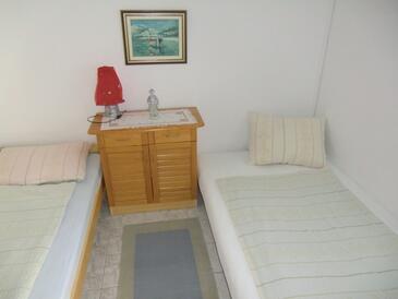 Apartments with parking space Vir - 17069