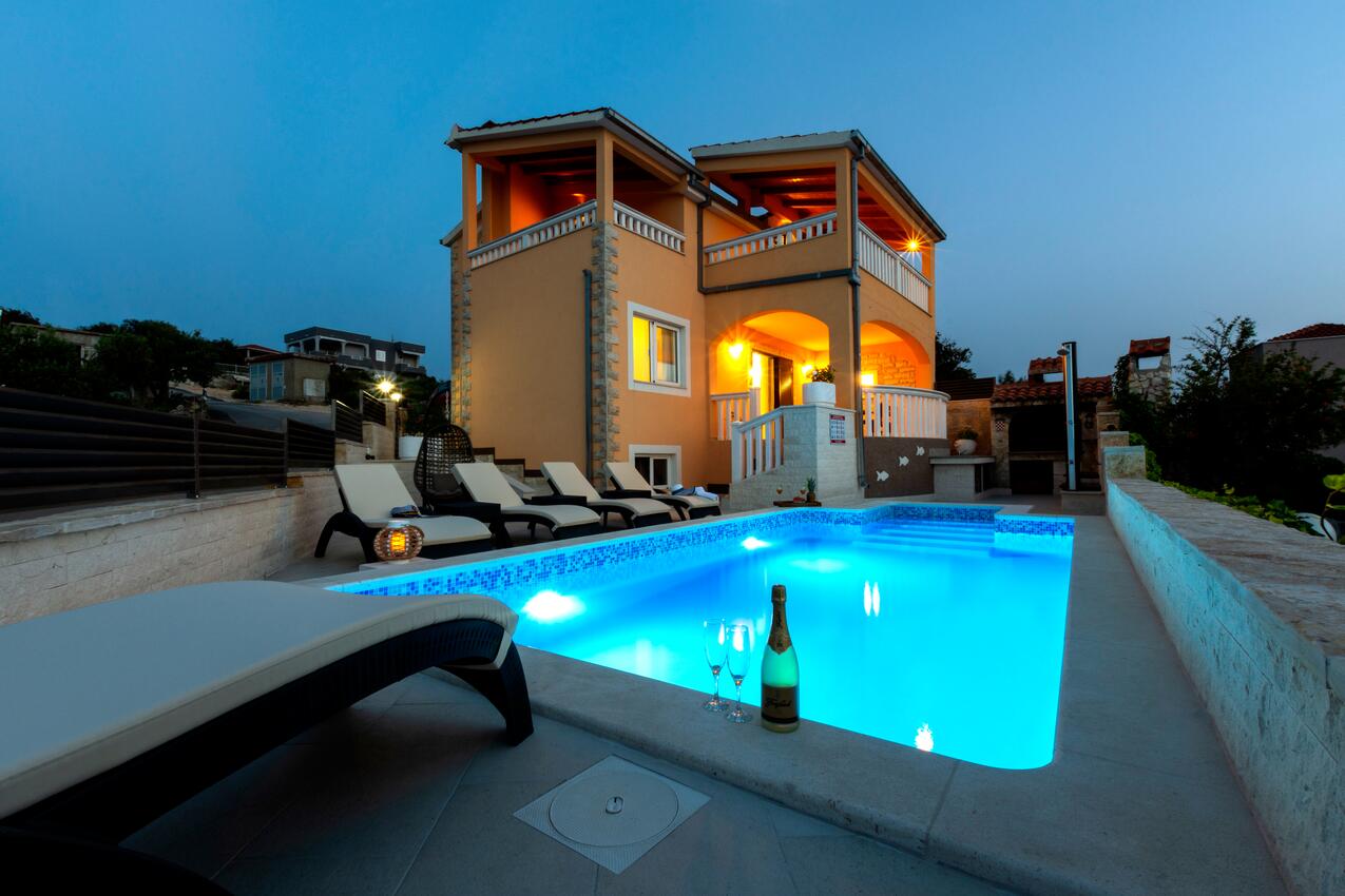 Luxusvilla am Meer mit Pool Razanj, Rogoznica - 17071