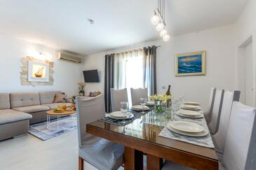 Seaside luxury villa with a swimming pool Ražanj, Rogoznica - 17071
