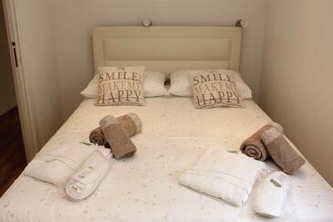 Ferienwohnungen am Meer Bilice, Krka - 17098