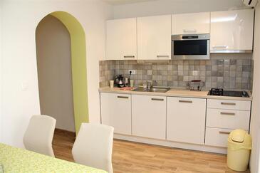 Ferienwohnungen am Meer Bilice, Krka - 17098