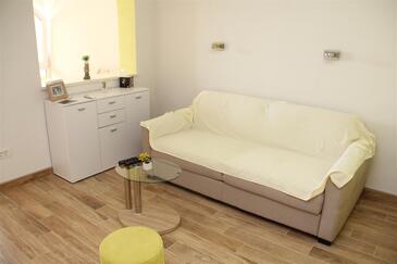 Ferienwohnungen am Meer Bilice, Krka - 17098