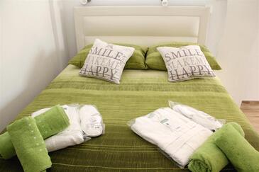 Ferienwohnungen am Meer Bilice, Krka - 17098