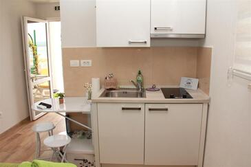 Ferienwohnungen am Meer Bilice, Krka - 17098