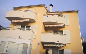 Apartment with terrace Rogoznica, North Dalmatia