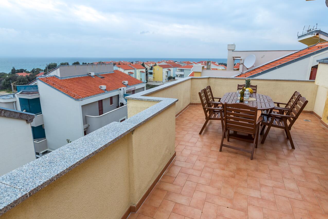 Apartmanok parkolóhellyel Novalja, Pag - 17110